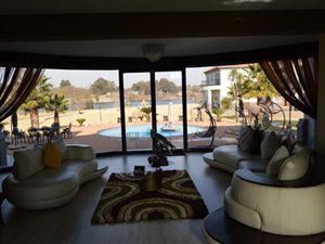 15 Bed House in Miravaal