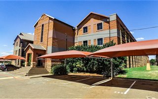 2 Bedroom Apartment in Langenhoven Park