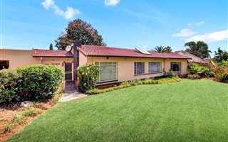 4 Bedroom House in Kensington B