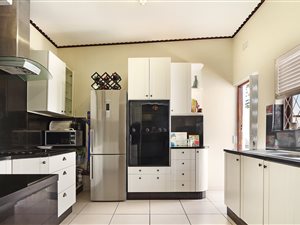 4 Bed House in Longdown