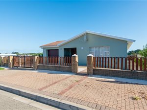 4 Bedroom House in Pacaltsdorp