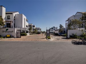 2 Bed Apartment in Silver Oaks