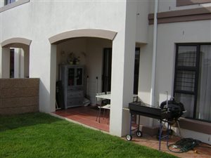 2 Bed Apartment in Somerset West Central