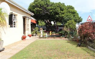 2 Bedroom House in Ruyterwacht