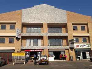 2100 m² Commercial space in Monavoni