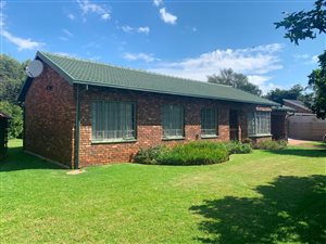 3 Bed House in Rooihuiskraal North