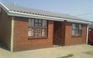 2 Bedroom House in KwaMashu