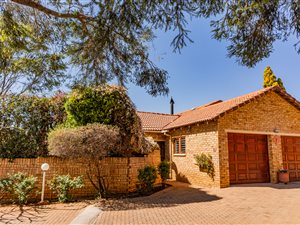 3 Bed Townhouse in Ruimsig