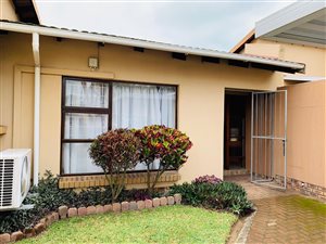 2 Bedroom Townhouse in Veld En Vlei