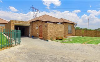 3 Bedroom Cluster in Esther Park
