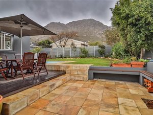 3 Bed House in Lakeside