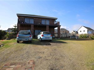 3 Bedroom House in Cove Rock