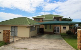 4 Bedroom House in Winterstrand