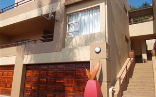 3 Bedroom Apartment in Constantia Kloof