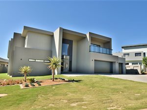 4 Bed House in Eye of Africa