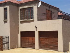 4 Bedroom Cluster in Maroeladal