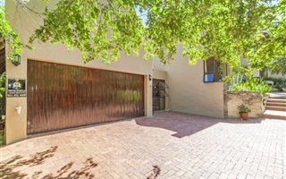 5 Bedroom House in Golden Hill