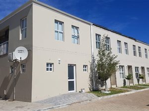 2 Bed Townhouse in De Zoete Inval