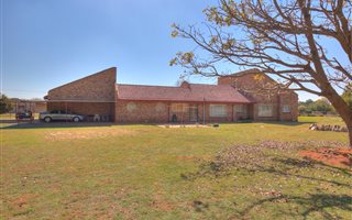8565 m² Farm in President Park