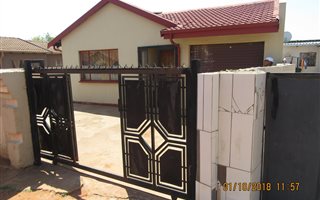 3 Bedroom House in Roodekop