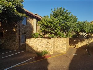 3 Bed Townhouse in Zwartkop