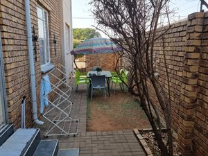 3 Bed Townhouse in Selection Park