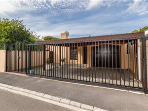 3 Bed House in Tokai