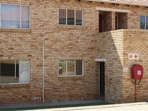 2 Bed Apartment in Roodepoort Central