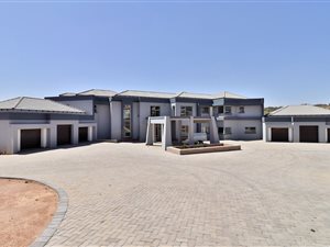 5 Bed House in Mooikloof Glen