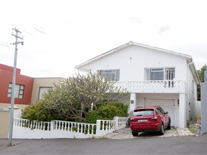 5 Bed House in University Estate