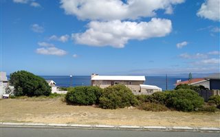 852 m² Land available in De Kelders