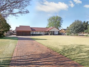 5 Bed House in Daggafontein