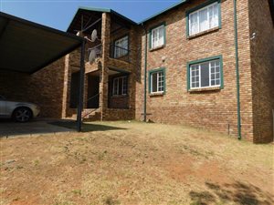 2 Bed Townhouse in Rietvalleirand
