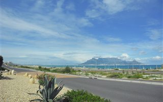 4 Bedroom House in Bloubergstrand
