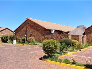 3 Bed Townhouse in Zwartkop