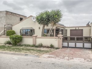 3 Bed House in Malabar