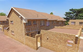 3 Bedroom Duplex in Kensington B