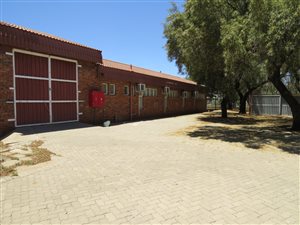 4000 m² Industrial space in Square Hill Park