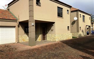 3 Bedroom Townhouse in Mantevrede