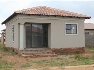2 Bed House in Vanderbijlpark CE7
