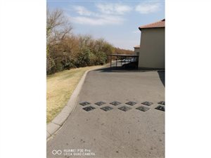 2 Bed Flat in Roodepoort West