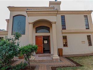4 Bed House in Highveld