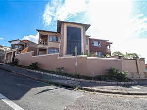 6 Bed House in Westcliff