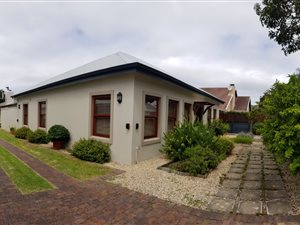 5 Bed House in Eastcliff