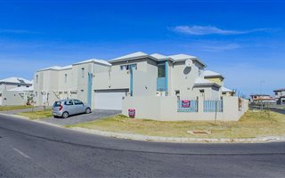 3 Bedroom House in Parklands North