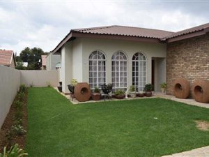 3 Bed Townhouse in Bult East