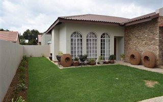 3 Bedroom Townhouse in Die Bult