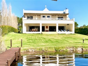 6 Bed House in Clanwilliam
