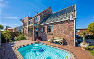 3 Bedroom House in Van Riebeeckstrand