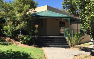 2 Bedroom Garden Cottage in Ferndale